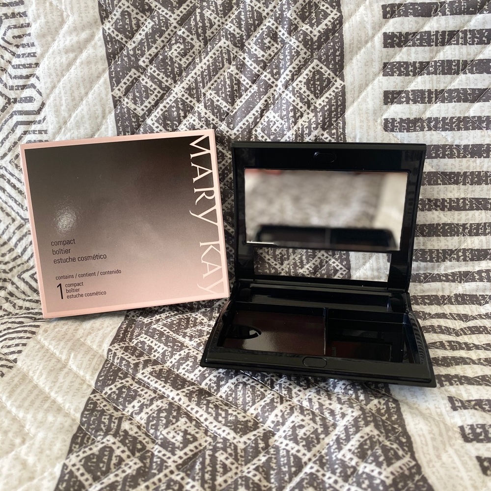 Mary Kay Large Compact